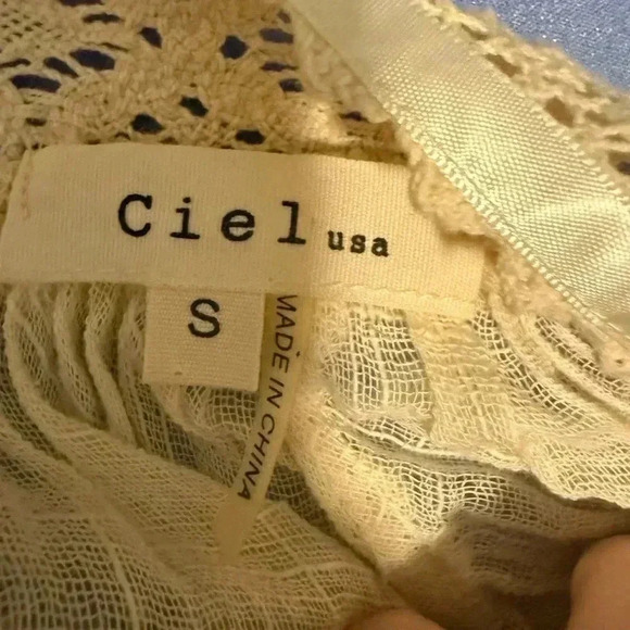 Ciel Cream Lace Trim Tunic - Picture 2 of 6